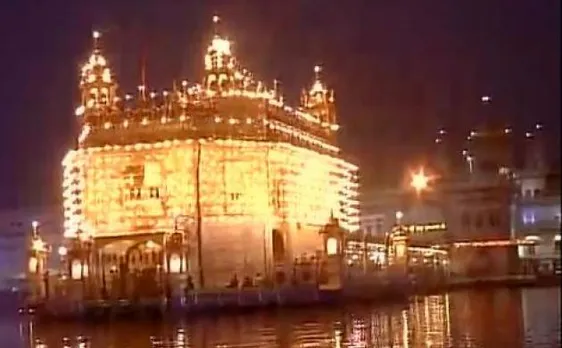 देश भर में गुरु पर्व की धूम, स्वर्ण मंदिर में लगी श्रद्धालुओं की कतार