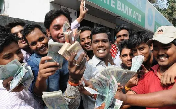 किसी भी एटीएम से कितनी भी बार निकालें पैसे, 30 दिसंबर तक नहीं कटेगा सरचार्ज