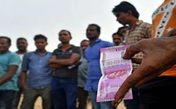 तस्वीरों में देखे, नोटबंदी से कैसे बेहाल है जनता