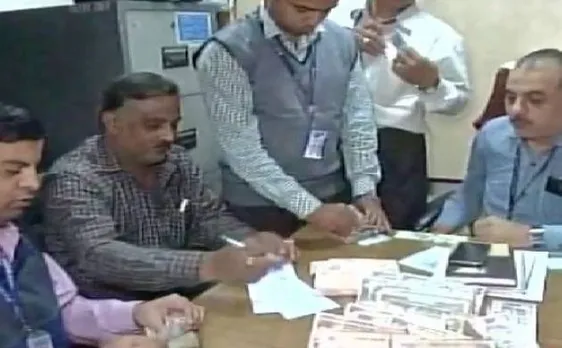 जब कैश के लिए देश लाइन में खड़ा है तो इन्होंने आपकी मदद के लिए उठाया ये कदम