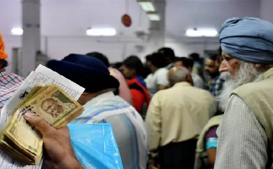 जिनके खाते में जमा हुए अधिक कैश उन्हें आयकर विभाग ने थमाया नोटिस