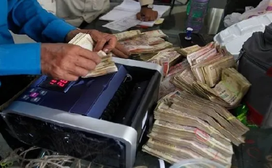 अपने खाते में जमा कराया है दूसरे का कालाधन तो हो सकती है 7 साल की कैद