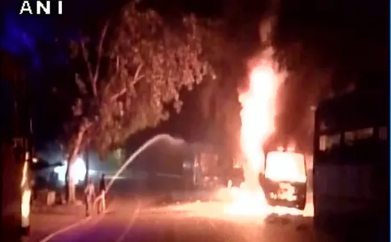 छात्रा की मौत पर इलाहाबाद पुलिस पर पथराव, बसों को फूंका