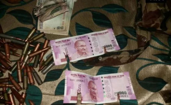 जम्मू-कश्मीर के बांदीपुरा में आतंकियों के पास से मिले 2000 रुपये के नए नोट