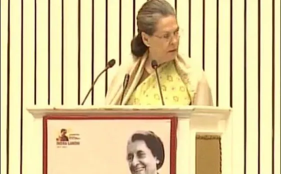 सोनिया ने कहा, नहीं की जा सकती इंदिरा गाँधी से नरेंद्र मोदी की तुलना