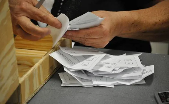 LIVE उपचुनाव नतीजे: एमपी और महाराष्ट्र में 2-2 सीटों पर जीती बीजेपी, असम में भी आगे