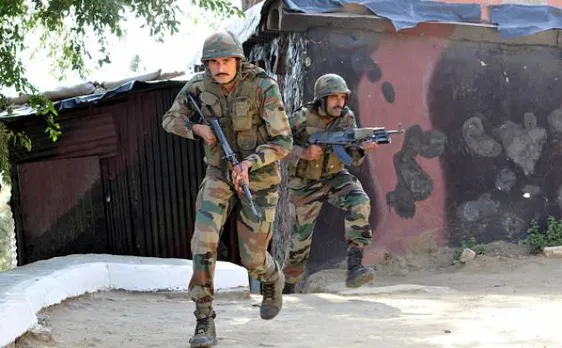 नियंत्रण रेखा पर जवाबी कार्रवाई से डरा पाक, भारतीय अधिकारियों से हुई DGMO स्तर की बात