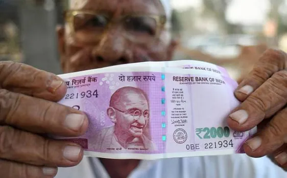 डॉलर के मुकाबले रुपया अब तक के सबसे निचले स्तर 68.86 पर, आरबीआई ने दिया दखल