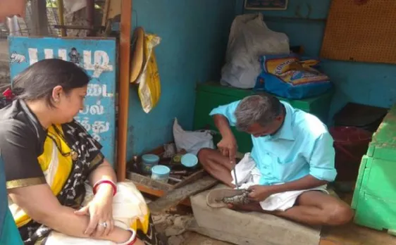 जब टूटी चप्पल जुड़वाने के लिए स्मृति ईरानी ने मोची को दिए 10 की जगह 100 रुपये