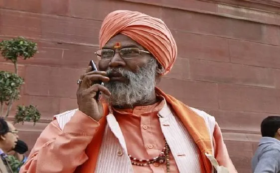 साक्षी महाराज ने फारुख अब्दुल्ला से पूछा, पाकिस्तान तुम्हारे बाप का है?