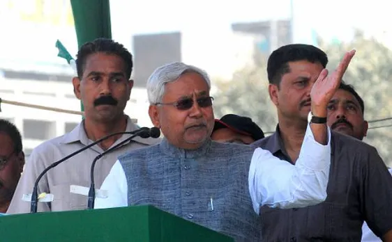नोटबंदी पर केंद्र सरकार का समर्थन कर रहे नीतीश, कैशलेस इकॉनमी के लिए बनाई गई कमिटी से हुए अलग