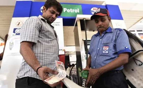 नोटबंदी का 24वां दिन: पेट्रोल पंप पर पुराने नोटों को प्रयोग करने का आखिरी दिन, टोल प्लाजा पर भी देना होगा टैक्स