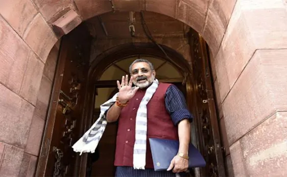 गिरिराज के विवादित बोल, कहा नोटबंदी के बाद हो नसबंदी