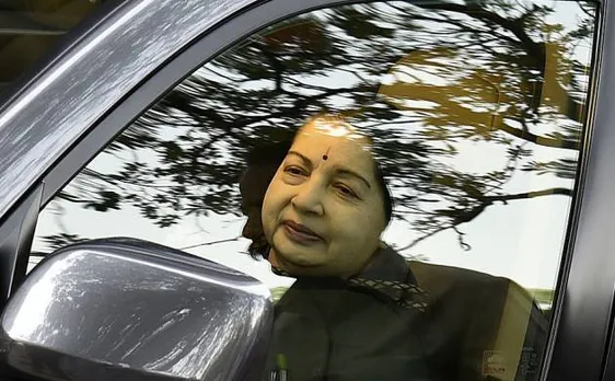 Live: तमिलनाडु की सीएम जयललिता को पड़ा दिल का दौरा, अस्पताल के बाहर समर्थकों की भारी भीड़