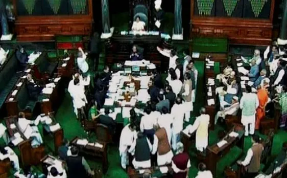 नोटबंदी पर हंगामे के बीच लोक सभा और राज्य सभा दिन भर के लिए स्थगित