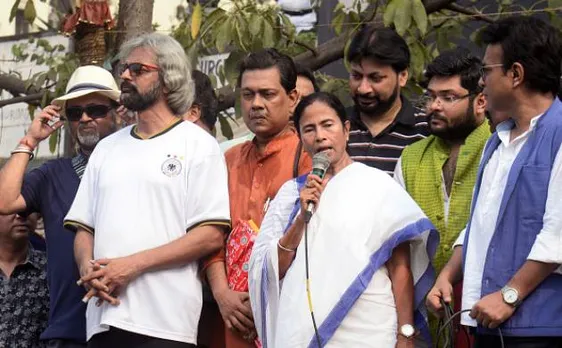 सेना तैनाती मामले में ममता बनर्जी और पर्रिकर के बीच विवाद जारी