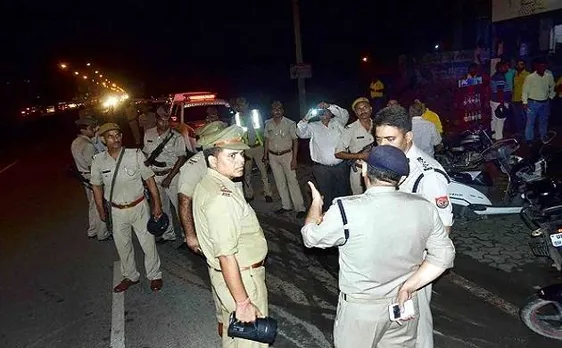 समाजवादी पार्टी के एमएलसी संतोष यादव के दो दफ्तरों पर इनकम टैक्स का छापा