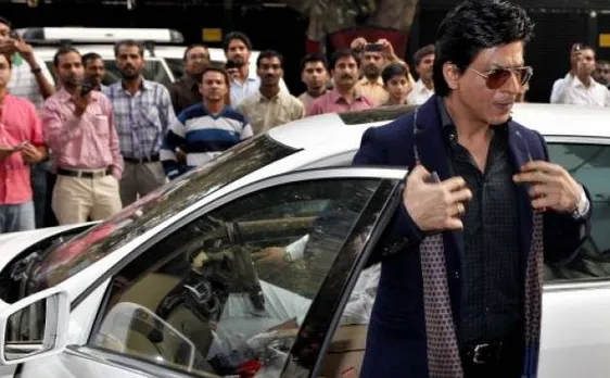 'रईस' की रिलीज से पहले MNS चीफ राज ठाकरे से मिले शाहरुख खान
