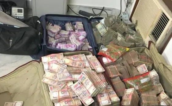 लॉ फर्म का मालिक रोहित टंडन 13.65 करोड़ की छापेमारी को देख रहा था LIVE!