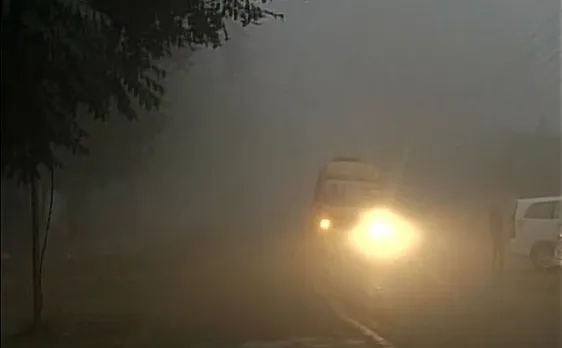 कोहरे की चपेट में उत्तर भारत, देरी से चल रहीं हैं 81 ट्रेनें, 2 उड़ानें रद्द