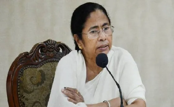 पश्चिम बंगाल की मुख्यमंत्री ममता बनर्जी गुरुवार को रिजर्व बैंक ऑफ इंडिया के गवर्नर उर्जित पटेल से मिलीं