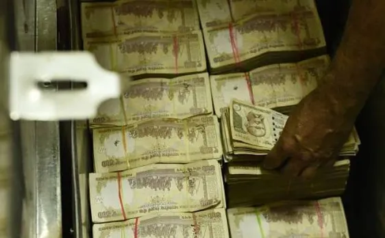पुणे में IT की छापेमारी में खुलासा, एक नाम पर बुक किए गए थे 15 लॉकर्स, 10.80 करोड़ रुपये जब्त