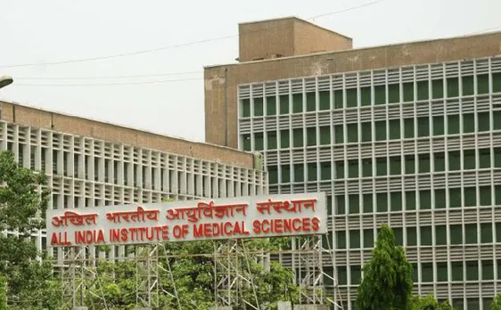 एम्स में अब बिना कैश के होगा इलाज, आधार बिना पंजीकरण होगा 10 गुना मंहगा