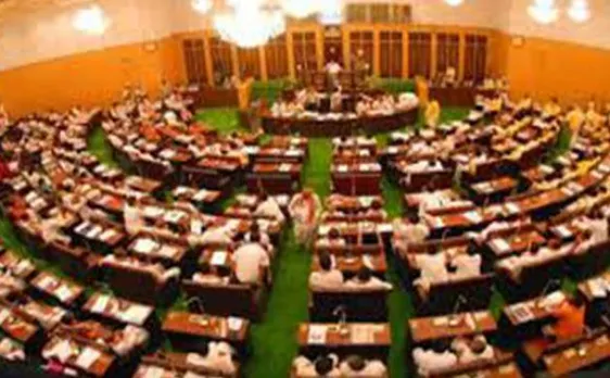 तेलंगाना के 11 विपक्षी विधायक एक दिन के लिये निलंबित