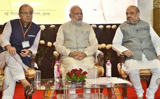 बीजेपी सांसदों ने नेतृत्व को दी चेतावनी, कहा यूपी चुनाव में चुकानी पड़ेगी नोटबंदी की कीमत !