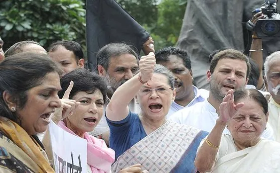 नोटबंदी और ईपीएफओ दरों में कटौती आम आदमी पर दोहरा सर्जिकल स्ट्राइक: कांग्रेस