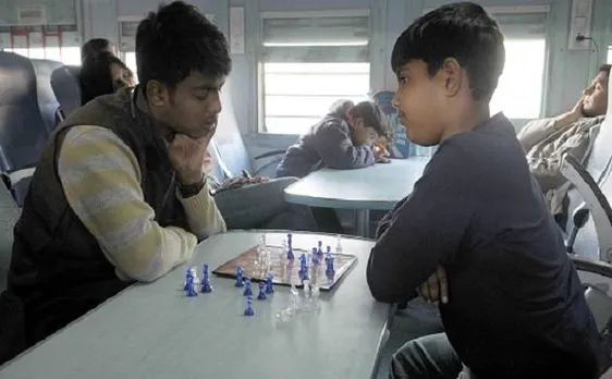 रेलवे ने घटाया शताब्दी का किराया, अन्य ट्रेनों की टिकटें भी होंगी सस्ती