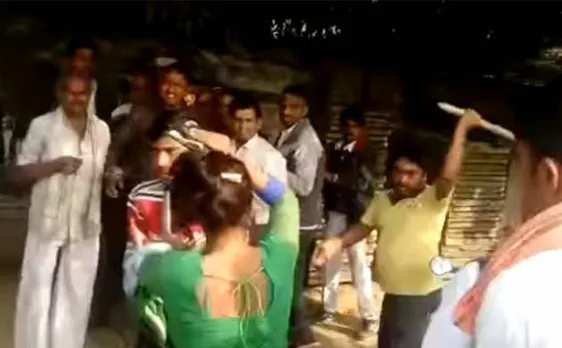 VIDEO: मैनपुरी में छेड़छाड़ का विरोध करने पर दबंगो ने महिला को पीटा