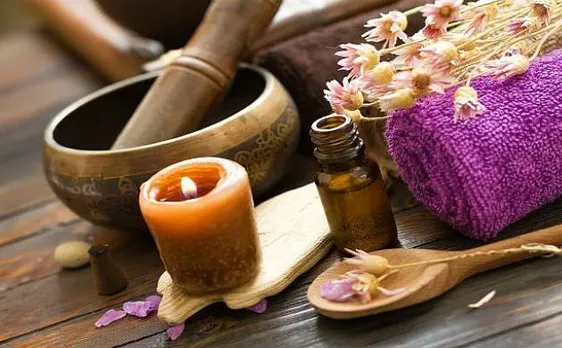 बिजी होने के बावजूद आप अरोमाथेरेपी से पा सकते हैं सुकून