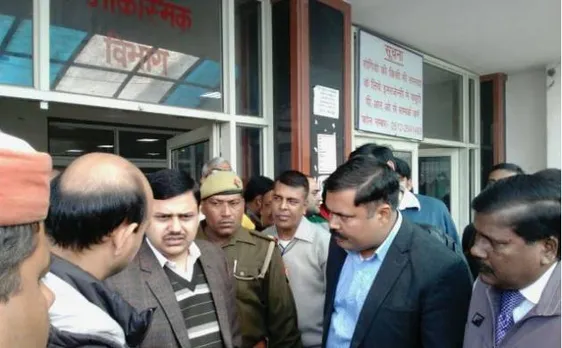 कानपुर ट्रेन हादसा: राहत एवं बचाव के लिए पहुंची NDRF की टीम, घायलों से मिले डीएम
