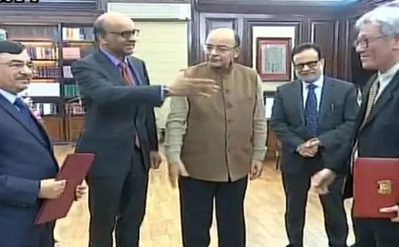 नोटबंदी के 50 दिन: वित्तमंत्री ने कहा, 2019 से स्विट्ज़रलैंड भी भारतीयों द्वारा किये गए निवेश की जानकारी देना शुरू कर देगा