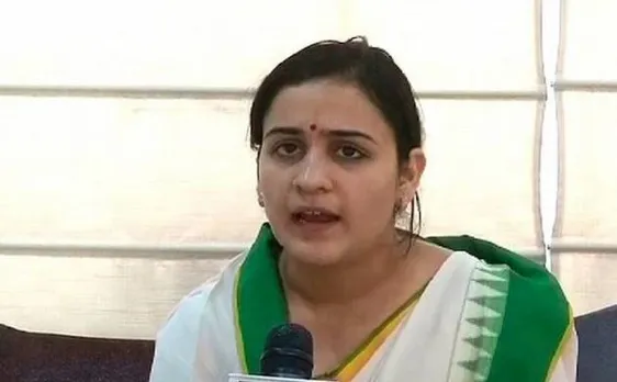 सपा में दरार: अखिलेश के जवाब में अब क्या अपनी छोटी बहू अपर्णा को सामने ले आएंगे मुलायम सिंह?