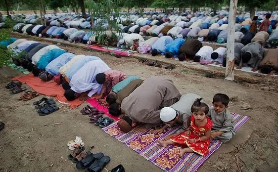 पाकिस्तान में नमाज पढने का समय तय करने की तैयारी में नवाज शरीफ सरकार