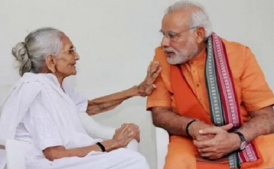 गुजरात: योगा छोड़ पीएम मोदी मां हीराबेन से मिलने पहुंचे, साथ किया नाश्ता