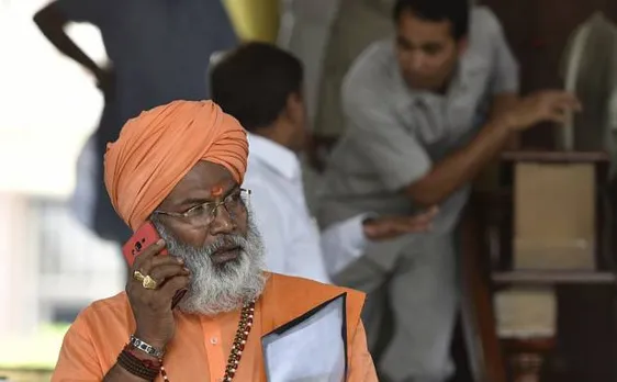 चुनाव आयोग की सख़्ती, बीजेपी नेता साक्षी महाराज को कारण बताओ नोटिस जारी किया