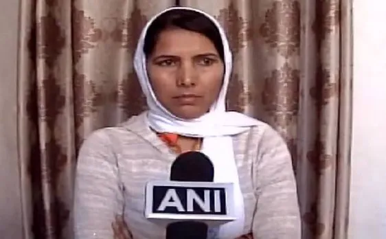 BSF जवान तेज बहादुर की पत्नी का आरोप, पति पर शिकायत वापस लेने और माफी मांगने का दबाव