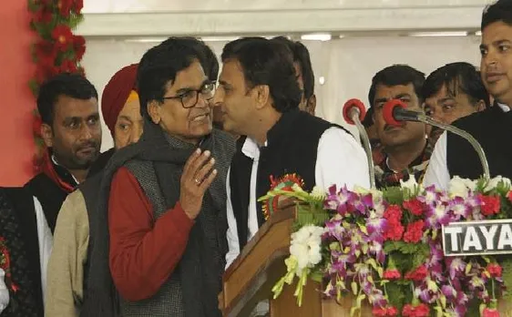'साइकिल' पर मचे दंगल के बीच अखिलेश यादव 19 जनवरी से शुरू कर सकते हैं चुनाव प्रचार