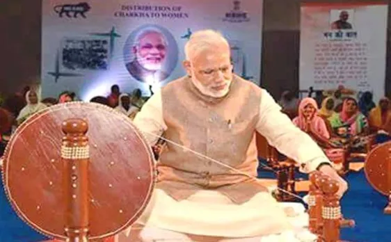 केवीआईसी ने बिना इजाजत कैलेंडर पर लगाई पीएम मोदी की तस्वीर, पीएमओ ने मांगी रिपोर्ट