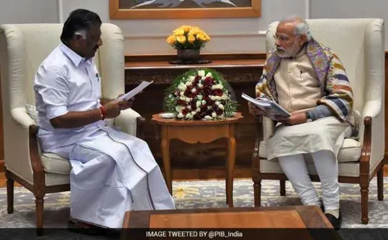 जल्लीकट्टू पर तमिलनाडु जारी विरोध परपन्नीरसेल्वम ने की मोदी से मुलाकात, SC ने किया सुनवाई से इनकार