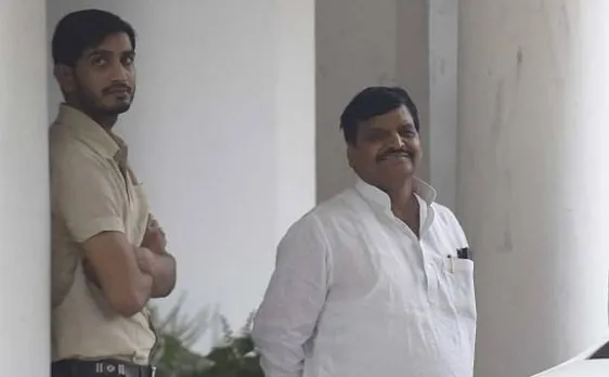 शिवपाल ने कहा वह लड़ेंगे चुनाव, मुलायम ने अखिलेश को सौंपे लिस्ट में नहीं की थी सिफारिश