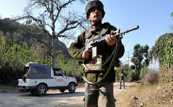 जम्मू-कश्मीर में आतंकी जकी उर रहमान लखवी के भतीजे को सुरक्षाबलों ने मार गिराया