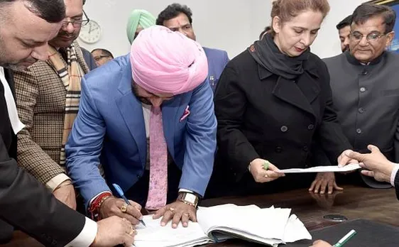 नवजोत सिंह सिद्धू ने नामांकन पत्र में किया खुलासा 52 करोड़ की संपत्ति के हैं मालिक