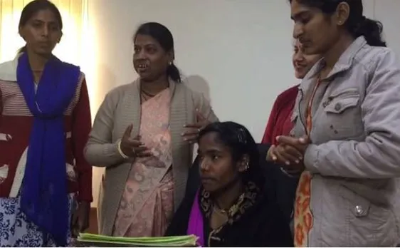 राजस्थान सरकार ने तीन बालिकाओं को बनाया एक दिन का मंत्री, बांटा मोबाइल और आई पैड