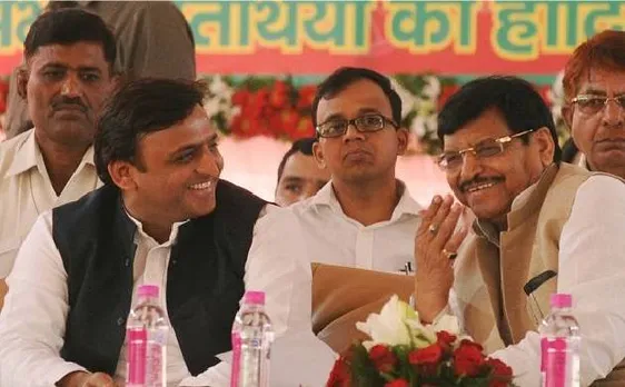 अखिलेश के स्टार प्रचारकों में शिवपाल का नाम नहीं, डिंपल-मुलायम को दी कमान