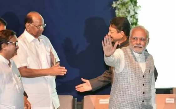 महाराष्ट्र में क्या बीजेपी को मिलेगा पवार का पावर? शिवसेना ने पकड़ी अलग राह