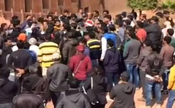 जयपुर में फिल्म निर्देशक संजय लीला भंसाली को जड़ा थप्पड़,  'पद्मावती' की शूटिंग भी रोकी, करणी सेना पर तोड़फोड़ करने का आरोप